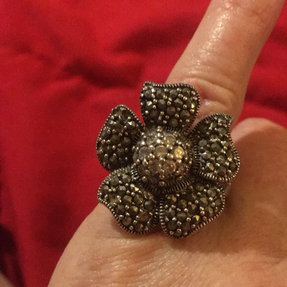 Silver ring - Picture 2 of 5